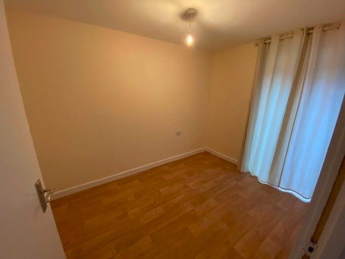 1 Bedroom Flat To Rent In Canal Walk, Porstmouth, PO1