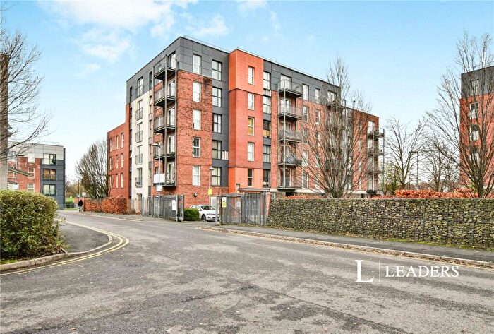 2 Bedroom Flat To Rent In Stillwater Drive, Manchester, Greater Manchester, M11