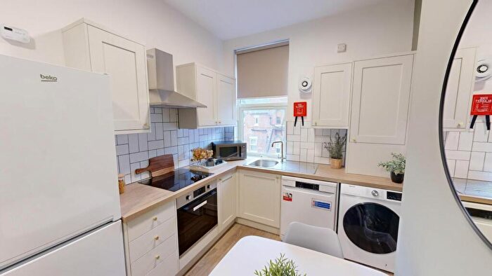 2 Bedroom Flat To Rent In Burns Street, NG7