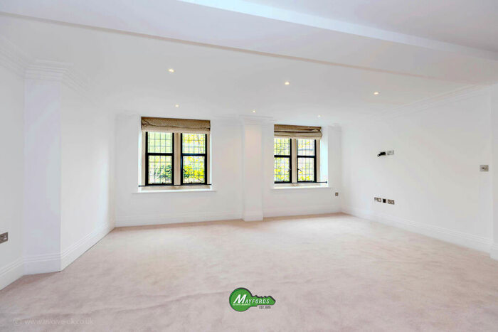 3 Bedroom Flat For Sale In Havanna Drive, London, NW11