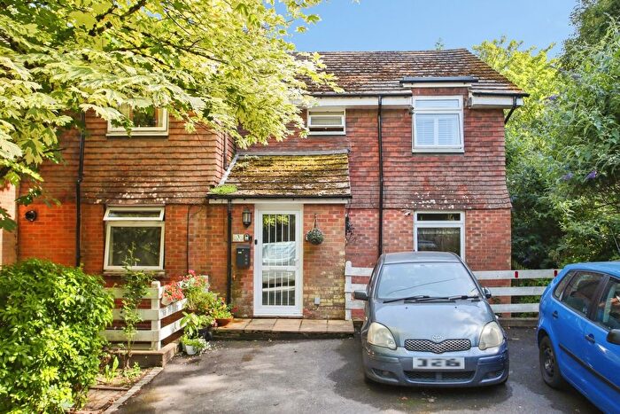 2 Bedroom Flat For Sale In Vale Road, Hawkhurst, Cranbrook, Kent, TN18