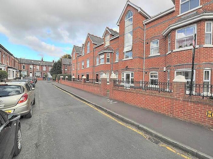 2 Bedroom Flat To Rent In Whitechapel Street, Didsbury, Manchester M20