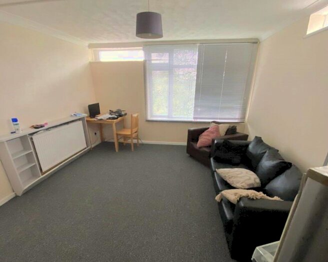 1 Bedroom Apartment To Rent In Little Lullaway, Basildon, Essex, SS15