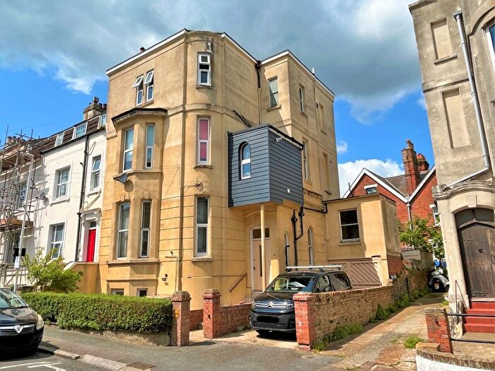 2 Bedroom Flat To Rent In Victoria Grove, Folkestone, Kent, CT20