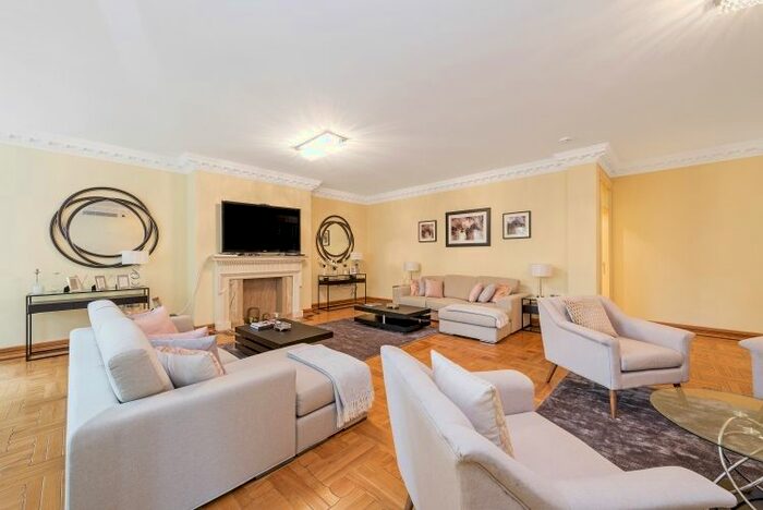 5 Bedroom Flat To Rent In Park Road, London, NW8
