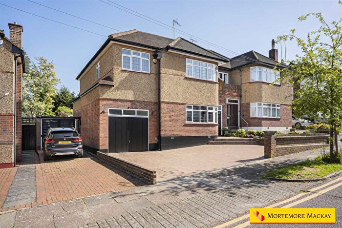4 Bedroom Semi Detached House For Sale In Old Park Grove, Enfield, EN2