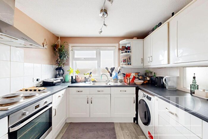 2 Bedroom Flat To Rent In Byrd Road, Crawley, RH11