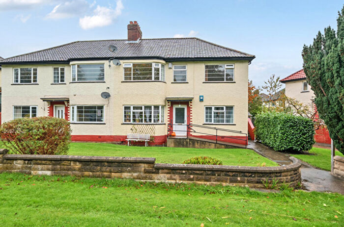 2 Bedroom Flat For Sale In New Adel Lane, Leeds, West Yorkshire, LS16