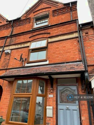 3 Bedroom Semi-Detached House To Rent In Mount Pleasant, Redditch, B97