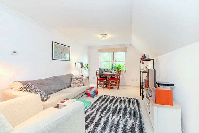 1 Bedroom Flat To Rent In Hackford Road, London, SW9