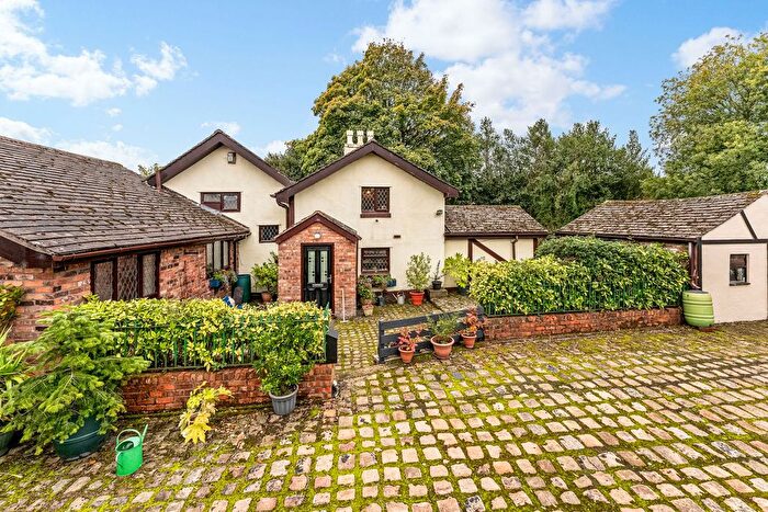 6 Bedroom Barn Conversion For Sale In Booths Brow Road, Ashton-In-Makerfield, WN4
