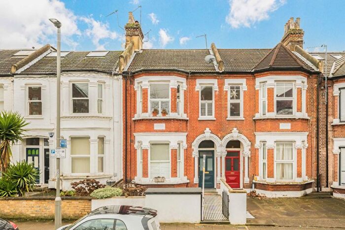2 Bedroom Flat For Sale In Allfarthing Lane, Earlsfield, SW18