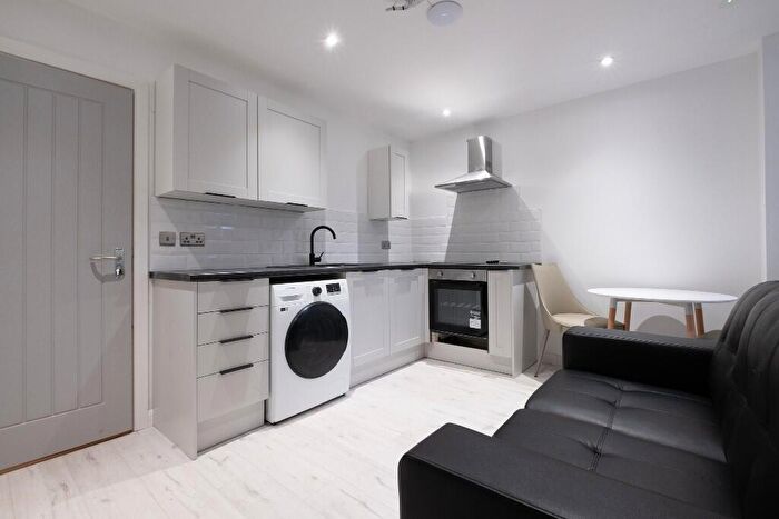 2 Bedroom Flat To Rent In Flat A, St. Albans Road, Swansea, Wales, SA2