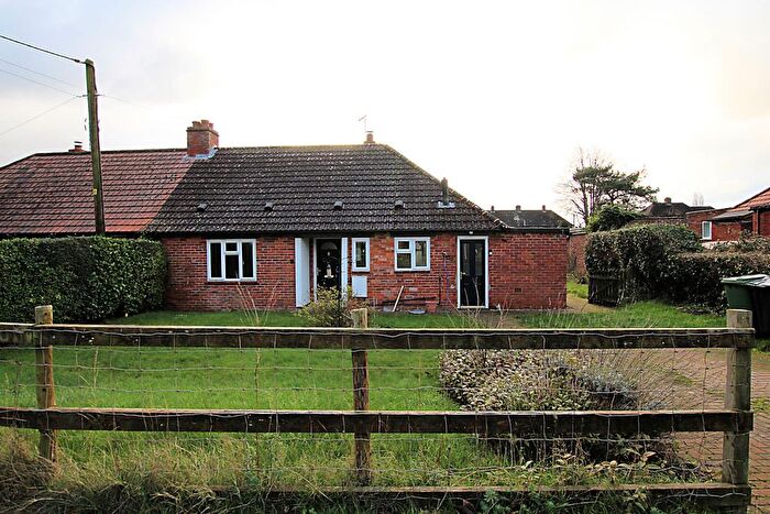 3 Bedroom Bungalow For Sale In Back Lane, Beenham, Reading, Berkshire, RG7