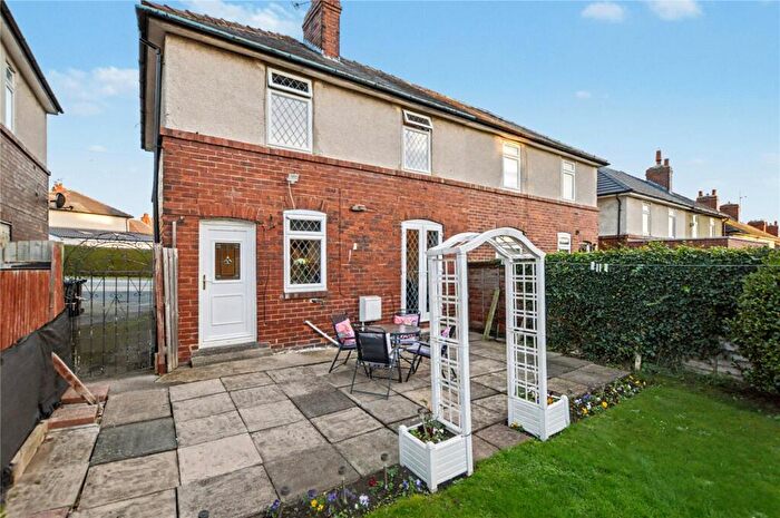3 Bedroom Semi-Detached House For Sale In North Lane, Oulton, Leeds, LS26