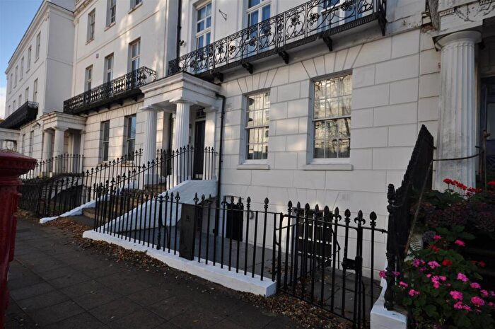2 Bedroom Flat To Rent In Clarendon Square, Leamington Spa, CV32