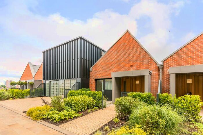 4 Bedroom Flat To Rent In Central Avenue, Fulham, London, SW6