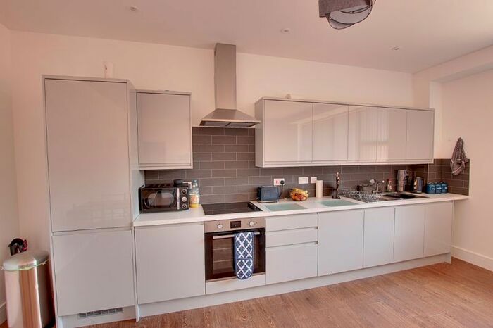 2 Bedroom Flat To Rent In Pavilions Court, Windsor Road, Trowbridge, BA14