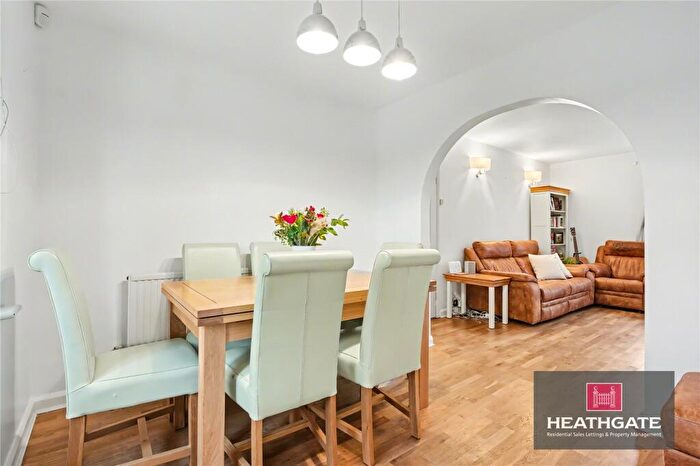 3 Bedroom Terraced House For Sale In Addison Way Hampstead Garden Suburb, NW11