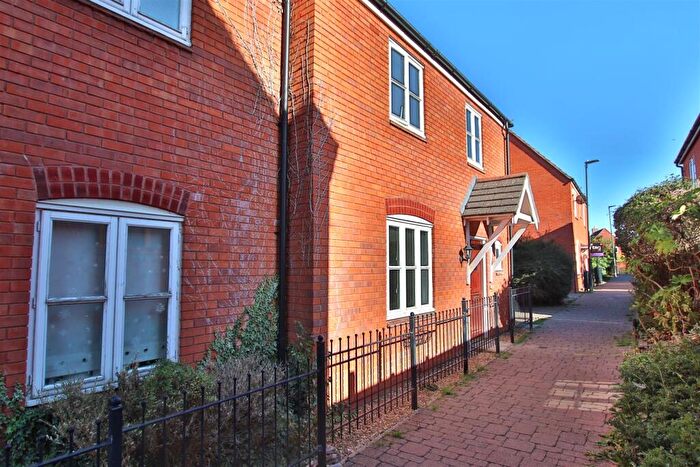 3 Bedroom End Of Terrace House To Rent In Redwing Walk Walton Cardiff, Tewkesbury, GL20