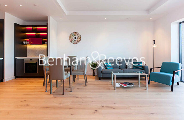 1 Bedroom Apartment To Rent In Lyell Street, Modena Houset, E14