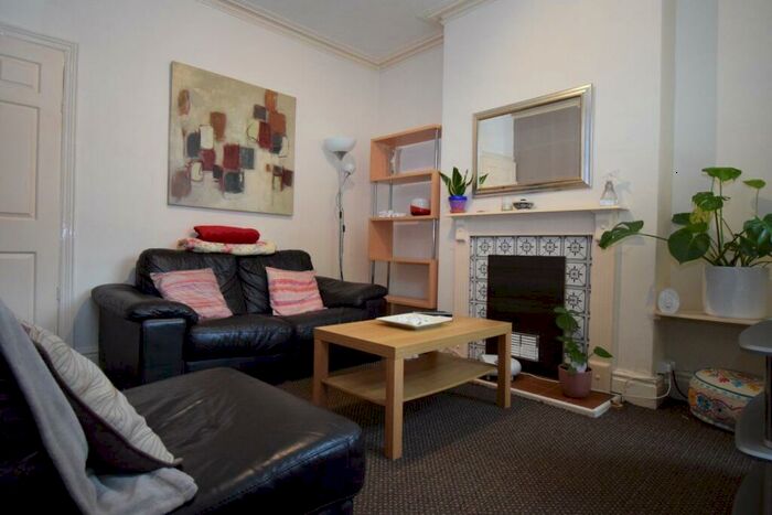 2 Bedroom House To Rent In Student Property, DE22