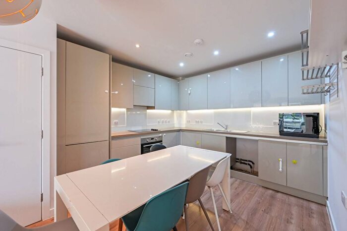 2 Bedroom Flat To Rent In Net Street, Barking, IG11