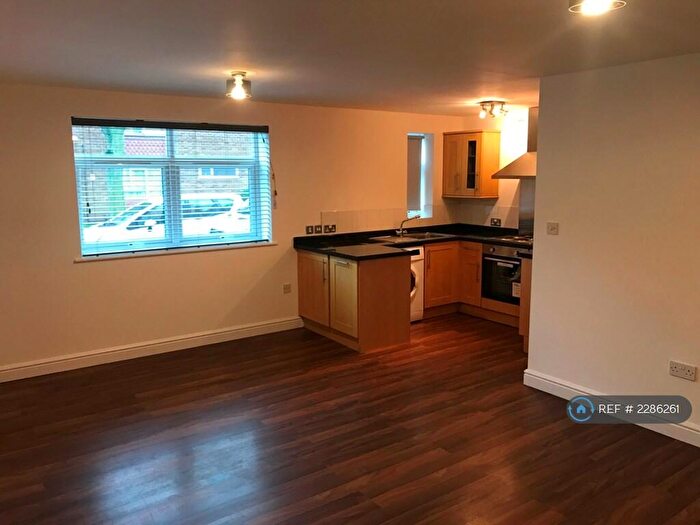 2 Bedroom Flat To Rent In St Albans Court, Nottingham, NG5