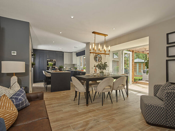 5 Bedroom Detached House For Sale In Northaw Road East, Cuffley, Hertfordshire, EN6