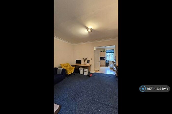 2 Bedroom Flat To Rent In Elephant & Castle, London, SE11