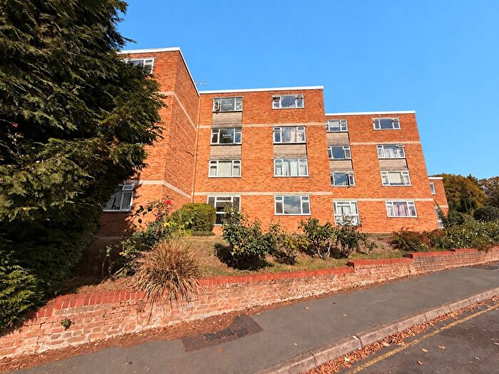 2 Bedroom Flat For Sale In Effingham Court, Constitution Hill, Woking, GU22