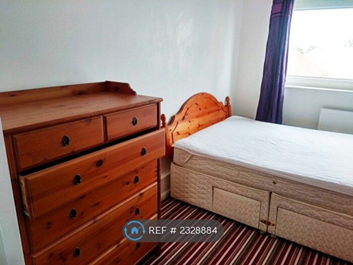 1 Bedroom Flat To Rent In Ongar Way, Rainham, RM13