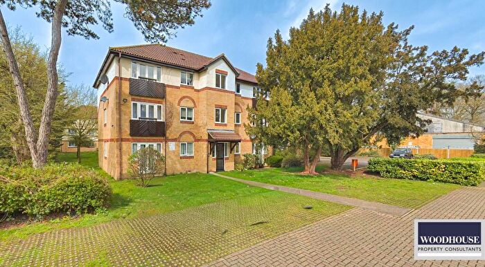 2 Bedroom Apartment For Sale In Friends Avenue, Cheshunt, EN8