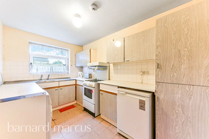 3 Bedroom Terraced House For Sale In Hoylake Gardens, Mitcham, CR4