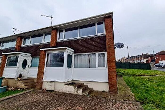 2 Bedroom Property To Rent In Vicarage Walk, Newport, PO33