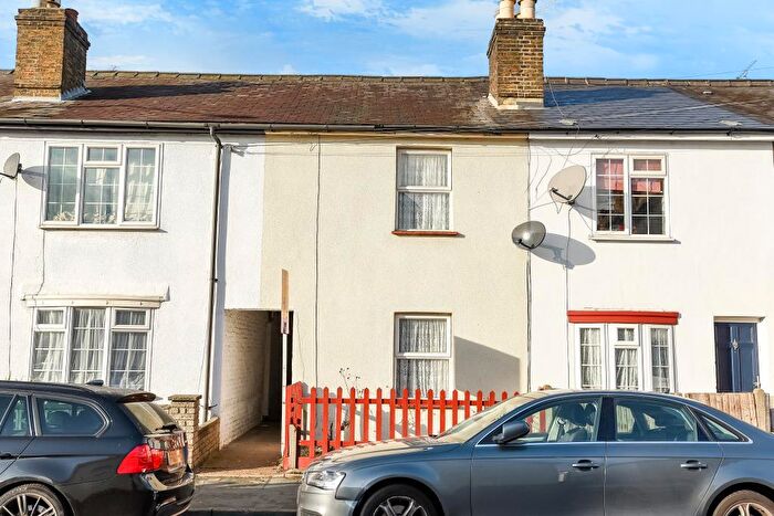 2 Bedroom Cottage To Rent In Surbiton, Surrey, KT6