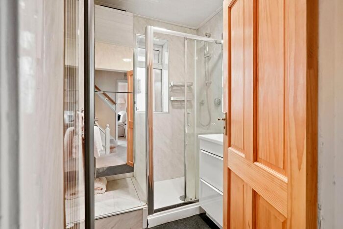 3 Bedroom End Of Terrace House For Sale In Buckhurst Avenue, Carshalton, SM5