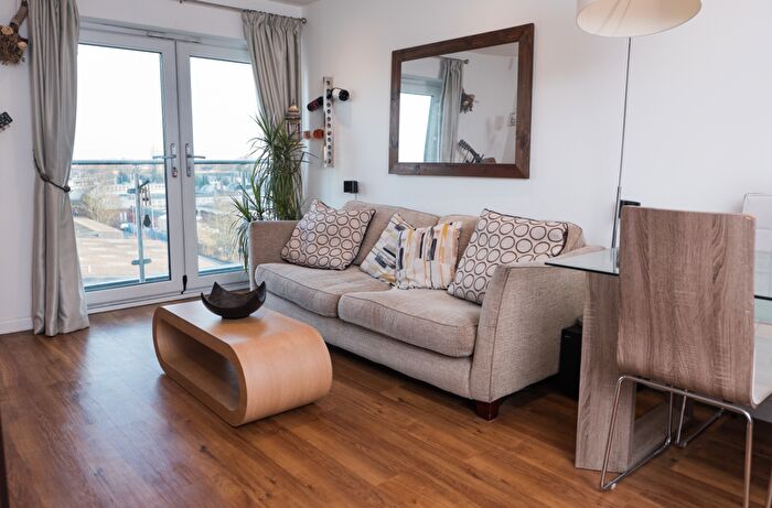 1 Bedroom Flat To Rent In West Central, A Stoke Road, Slough, SL2