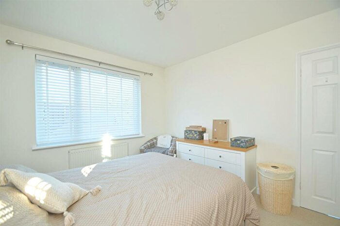 2 Bedroom Detached Bungalow For Sale In Large South-facing Garden * Lake, PO36