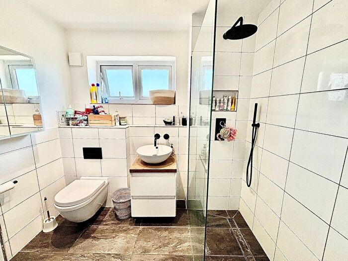 2 Bedroom Flat To Rent In Royston Gardens, Ilford, IG1