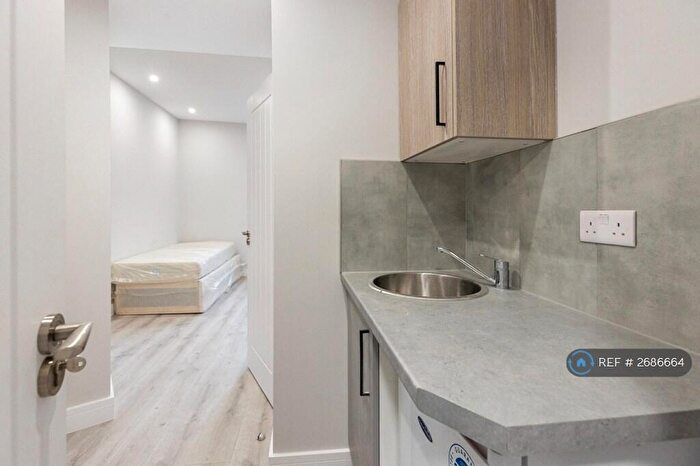 Studio To Rent In Grafton Road, London, NW5