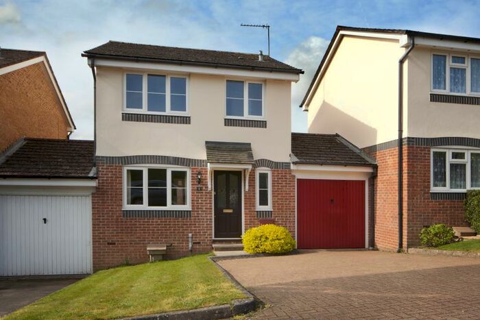 3 Bedroom Link Detached House To Rent In Tortoiseshell Way, Berkhamsted, HP4