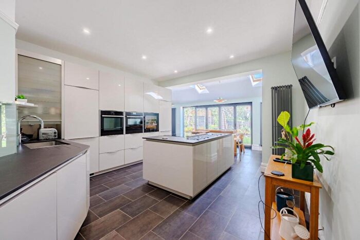 5 Bedroom Detached House For Sale In Leigh Cliff Road, Leigh-On-Sea, SS9