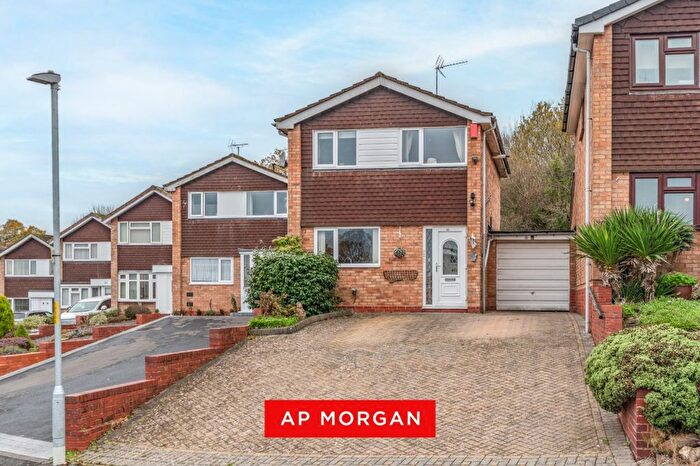 3 Bedroom Link Detached House For Sale In Salford Close, Woodrow South, Redditch, B98