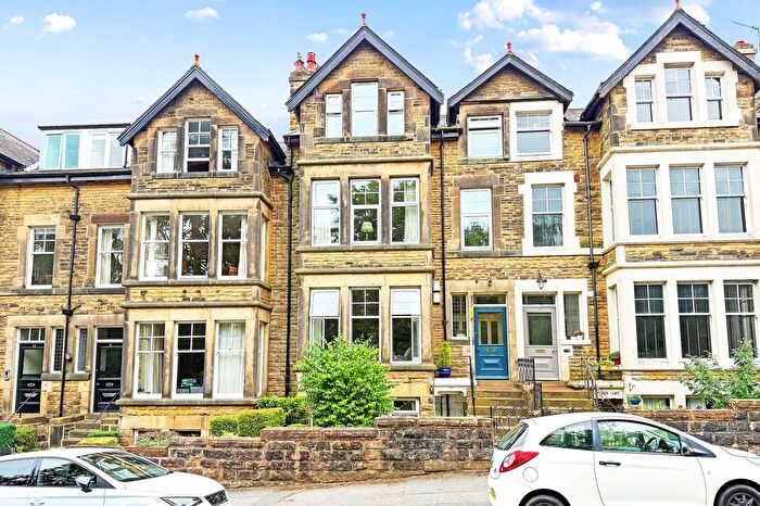 4 Bedroom Flat For Sale In Harlow Moor Drive, Harrogate, HG2