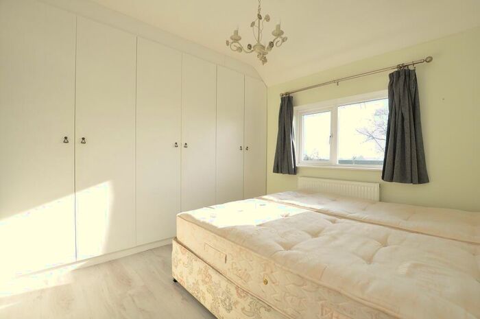 5 Bedroom Semi-Detached House To Rent In Fentum Road, Guildford, Surrey, GU2