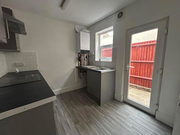 1 Bedroom Flat To Rent In St. Peter Street, Rochester, ME1