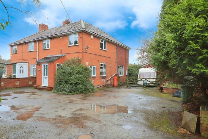 3 Bedroom Semi-Detached House For Sale In Worcester Road, Low Hill, Kidderminster, DY11