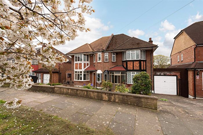 3 Bedroom Semi-Detached House For Sale In Morton Way, London, N14