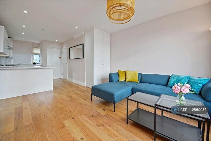 3 Bedroom Flat To Rent In Clarence Road, Hackney, E5